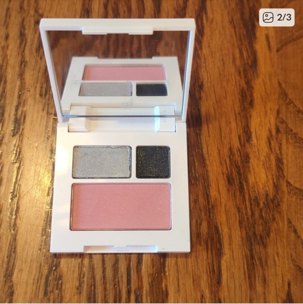 Brand New Clinique eyeshadow & blush combo